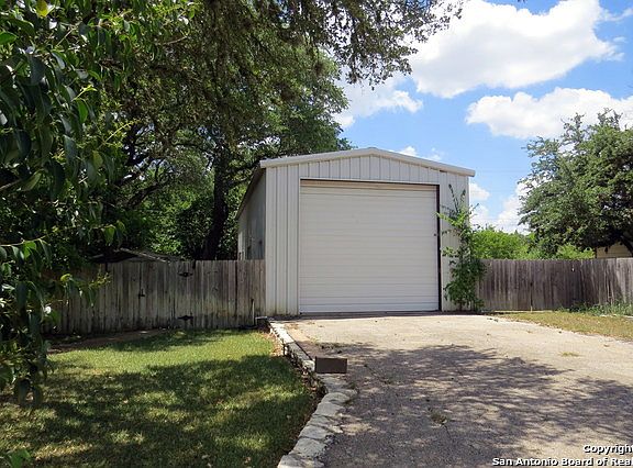 2nd image of 1315 Lazy Creek Ln
