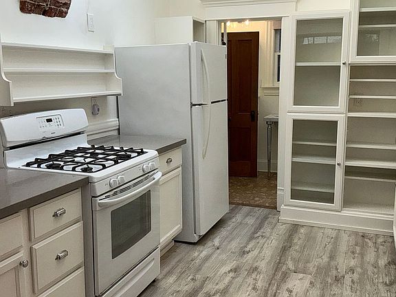 3rd image of 271 S Grand St #271