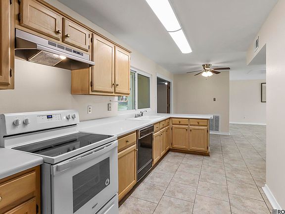 5th image of 1501 Carrollwood Dr