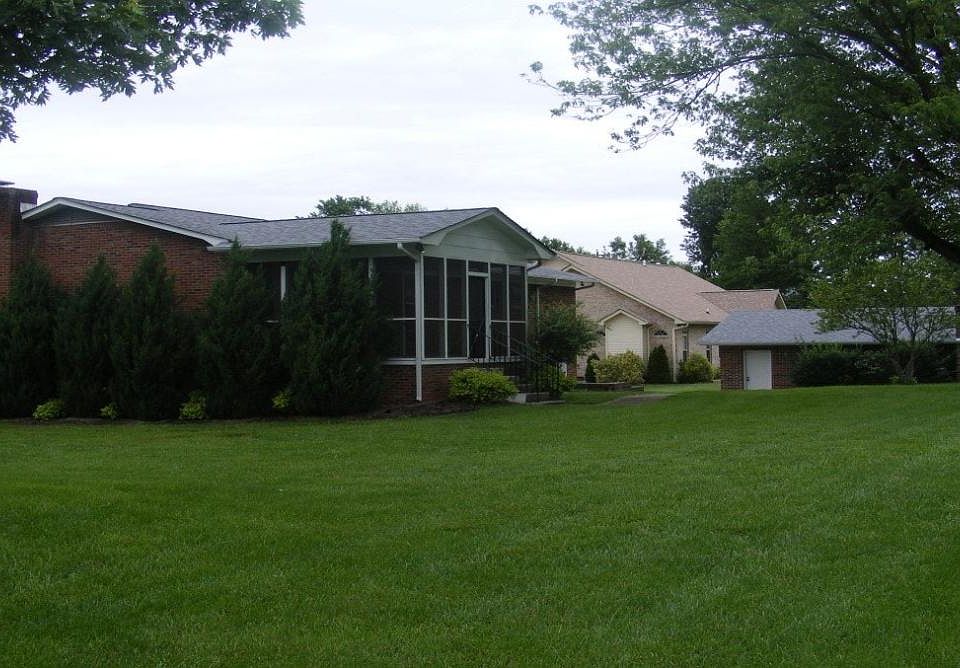 2nd image of 900 Roderick Rd