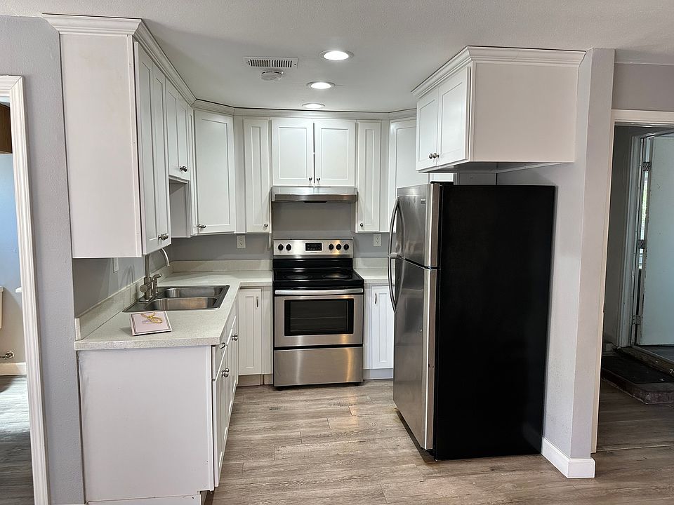 2nd image of 829 Folsom Ave Unit B