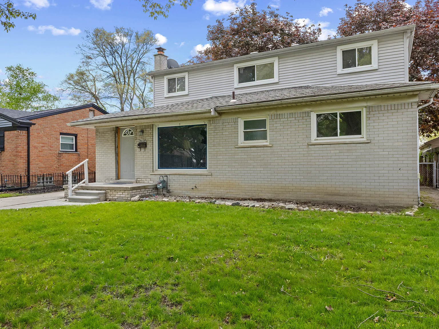 6 bed, 2200 sqft, $2,800 — Photo 2
