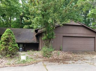 18003 Falling Leaves Rd, Strongsville, OH 44136