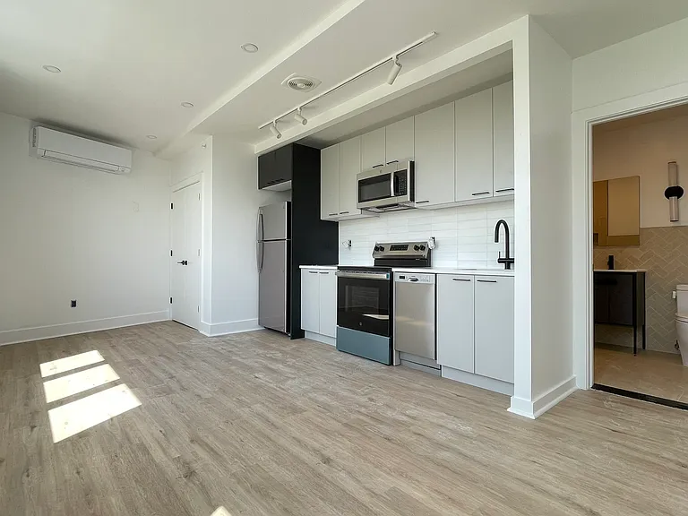 129 McDonald Ave #5B — Photo 2