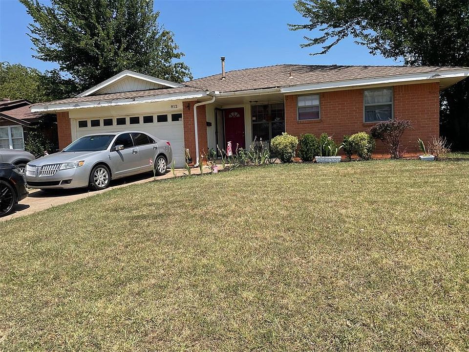 1st image of 812 Plaza Dr