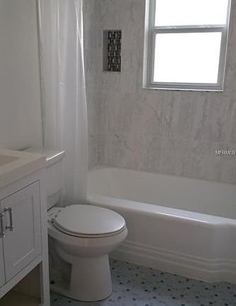 3rd image of 796 39th Ave NE