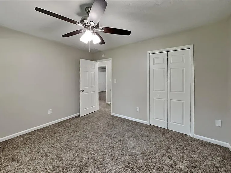 385 Deerwood Dr — Photo 13