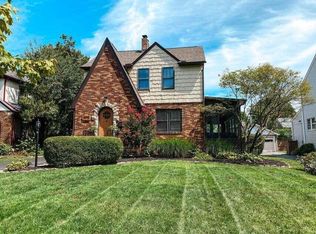 976 S Cassingham Rd, Bexley, OH 43209