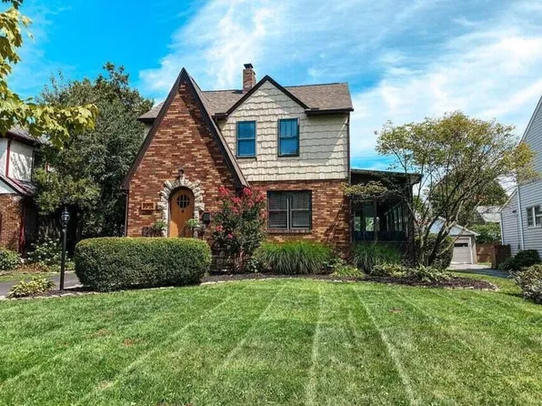 976 S Cassingham Rd, Bexley, OH 43209