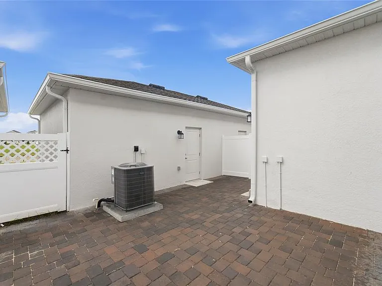 2140 Rider Rain Ln — Photo 33