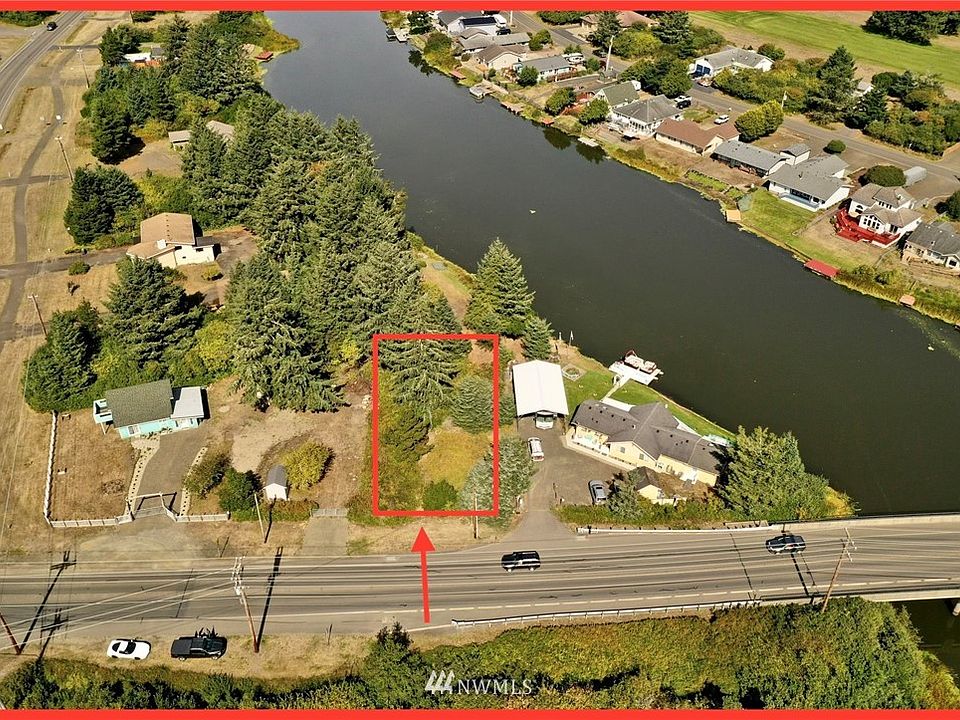 Waterfront lot on the Grand Canal. Lot lines are approx.