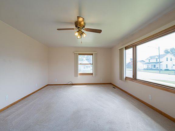 5th image of 374 W Vine St