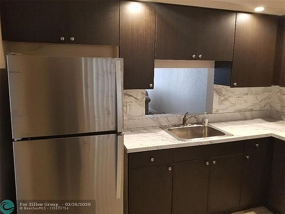 4th image of 2840 Somerset Dr #218