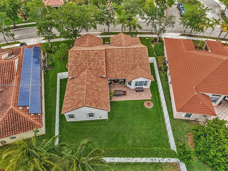 639 Verona Pl — Photo 77