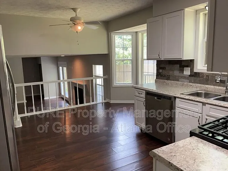 3227 Stonewall Dr NW — Photo 9