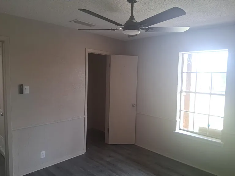 1402 Wood St — Photo 13