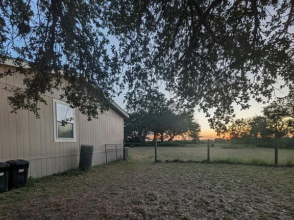 3rd image of 550 AVERY CIR