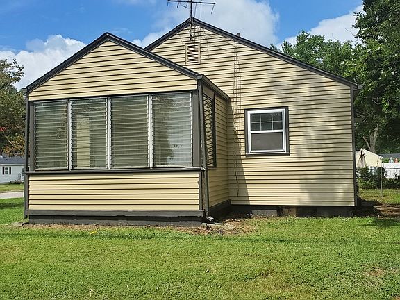 2nd image of 1220 S Parker Dr