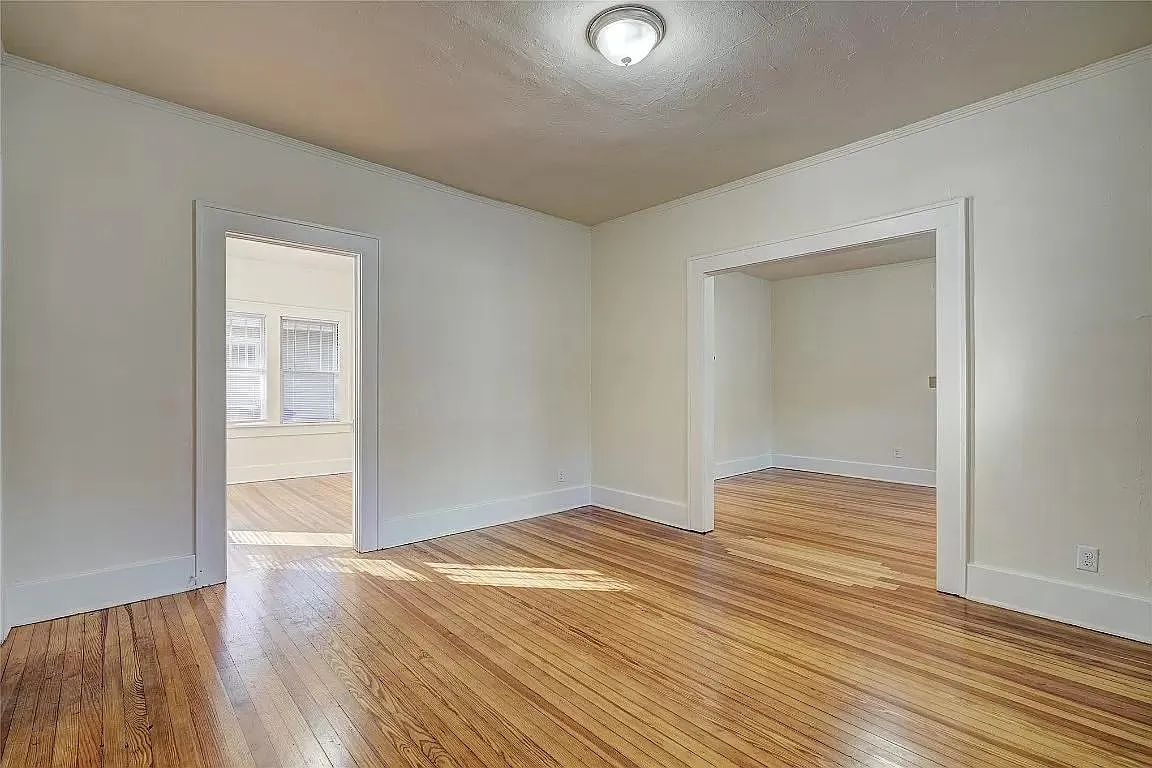 3 bed, 1200 sqft, $2,700 — Photo 3