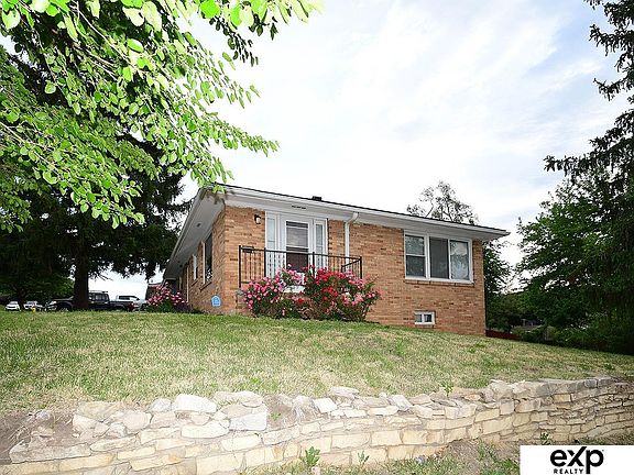 3rd image of 1001 Parkway Dr
