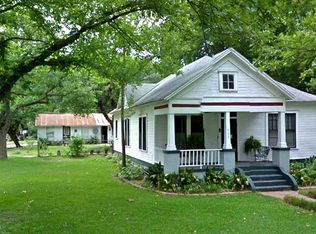 806 Burleson St, Smithville, TX 78957