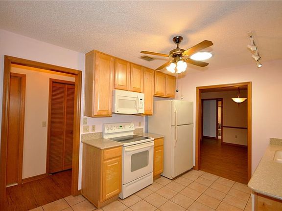 3rd image of 707 Briarcrest Dr