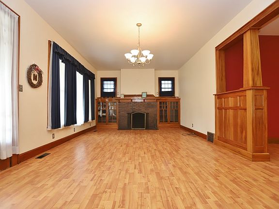 3rd image of 1018 E Blackford Ave