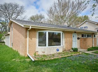 9226 Mango Ave, Morton Grove, IL 60053