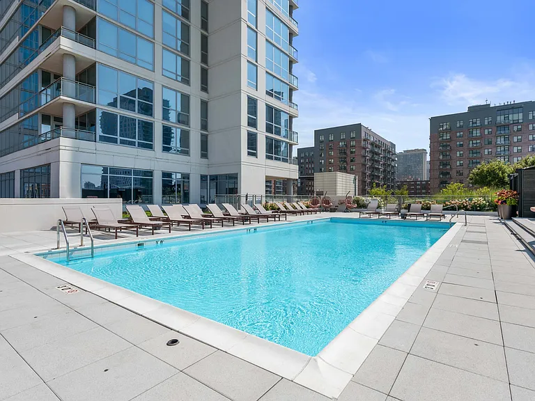Resort Style Pool at The Elle Apartments in Chicago, IL 60605