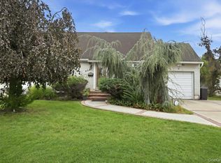 439 39th Street, Lindenhurst, NY 11757