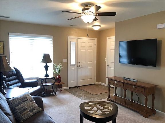 3rd image of 599 Sunview Cir