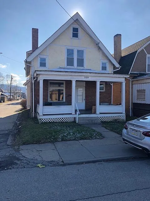 310 4th Ave photo 1