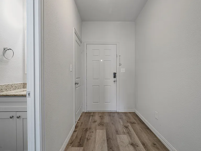 1711 E Tucker St #MAIN — Photo 6