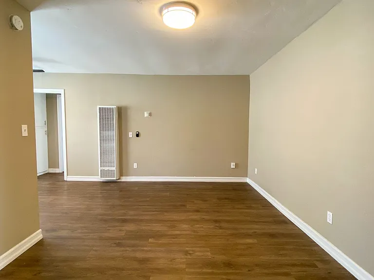 SF Laurel Apts — Photo 14