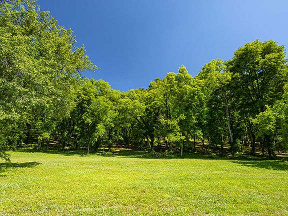 3rd image of 1102 Riverbank Rdg