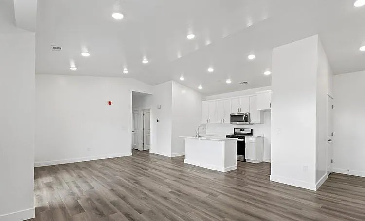 3 bed, 1342 sqft, $1,675 — Photo 3