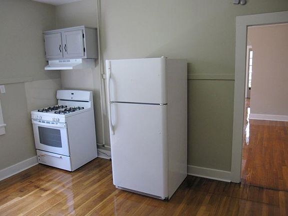 4th image of 7717 Green St