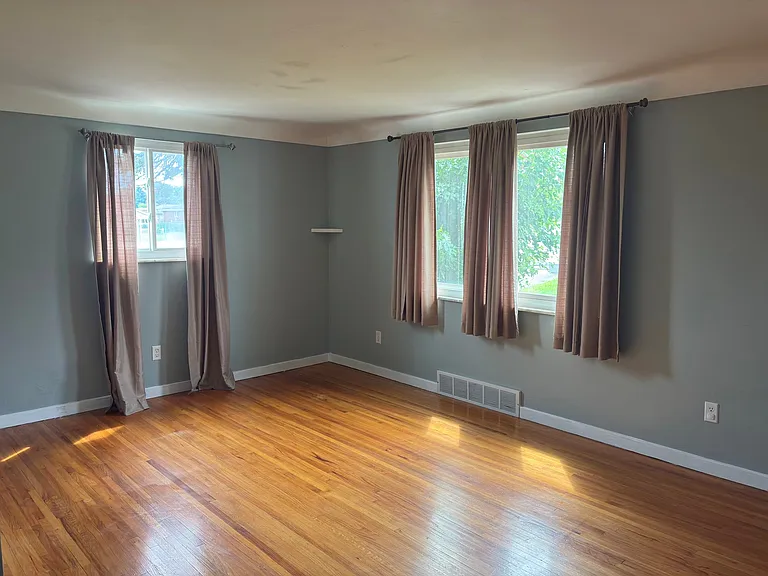 211 Verdant St — Photo 10