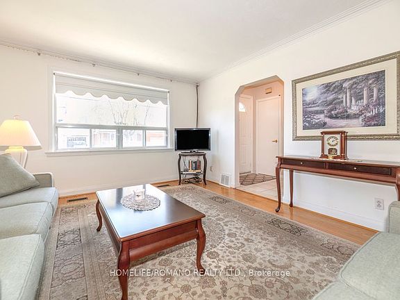 5th image of 24 Katherine Rd