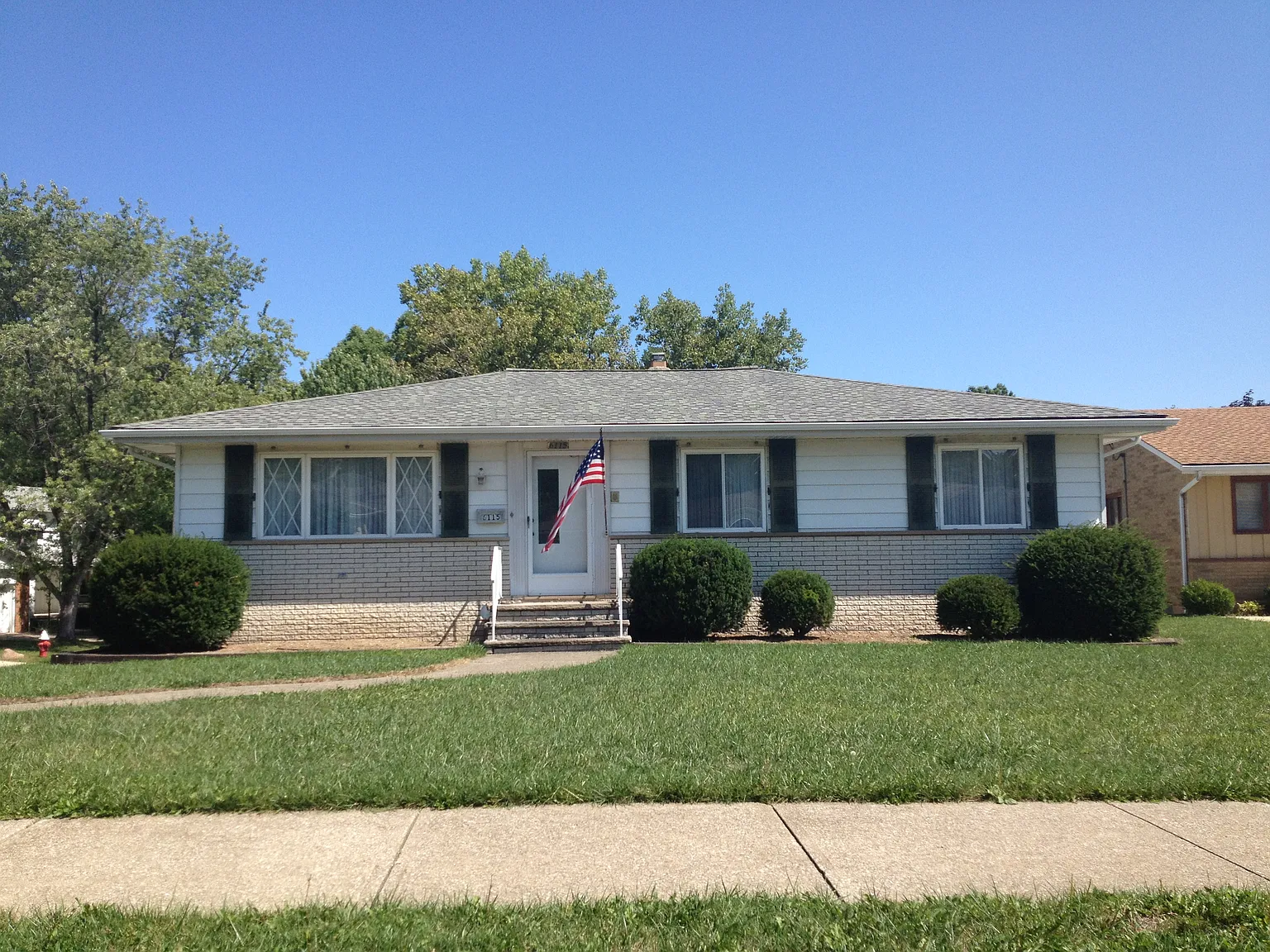 6115 Thunderbird Dr photo 1