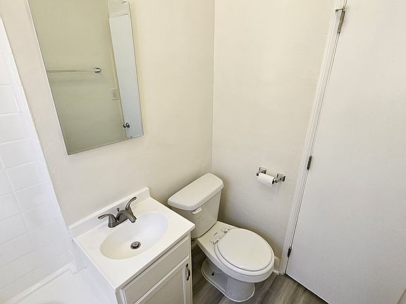 3rd image of 342 1/2 Douglas St #342-1/2