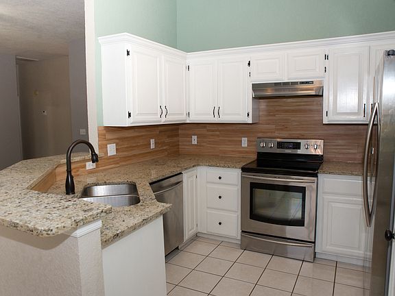 5th image of 725 SW 153rd St
