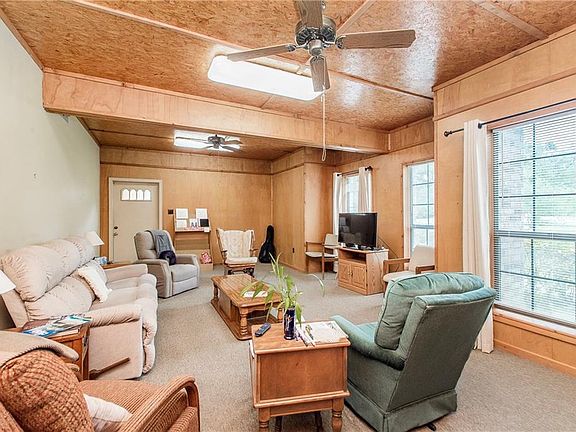 4th image of 18080 Saint Josephs Way