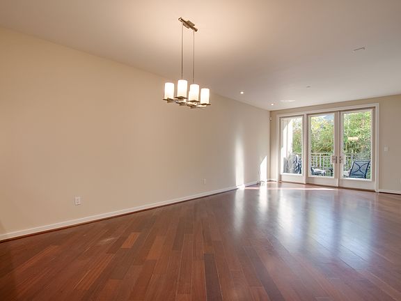2nd image of 5410 La Jolla Blvd #208