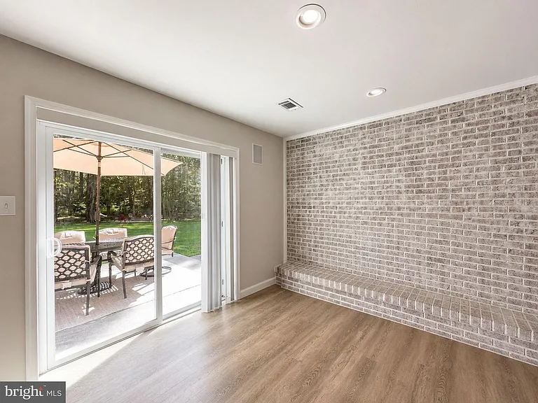 6 Roseville Ct — Photo 35
