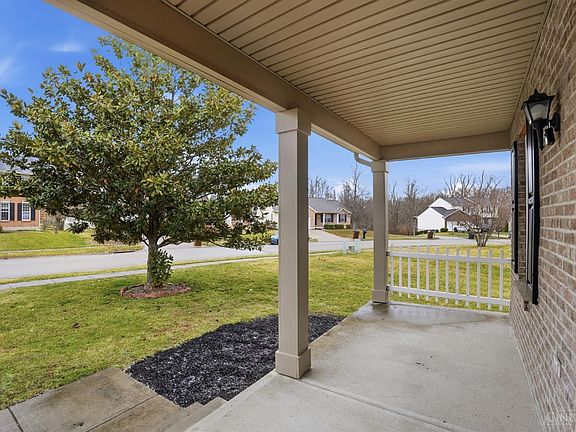 4th image of 637 Ellen Dr