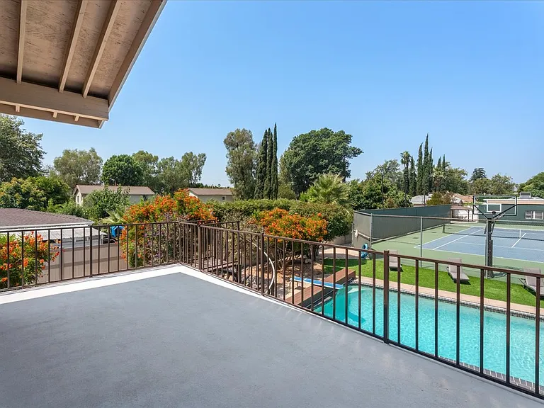 6443 Matilija Ave — Photo 16