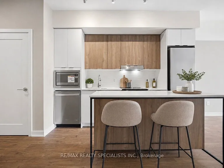 5105 Hurontario St #308 — Photo 6