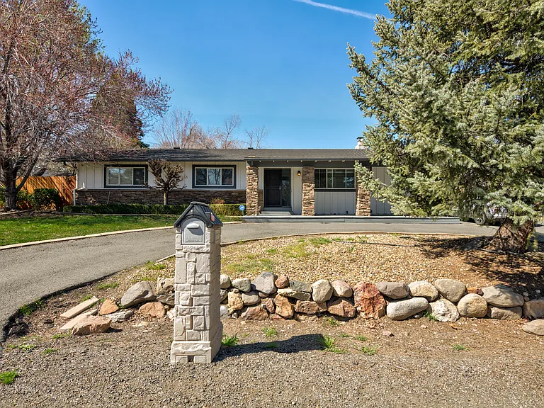 12310 S Hills Dr — Photo 3