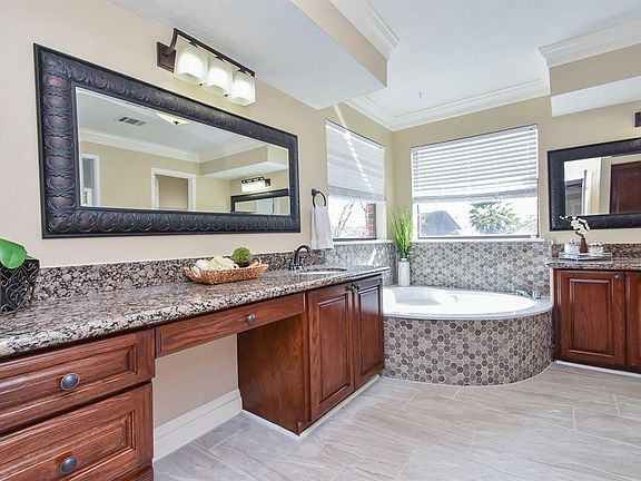 4th image of 15305 Welwyn Dr